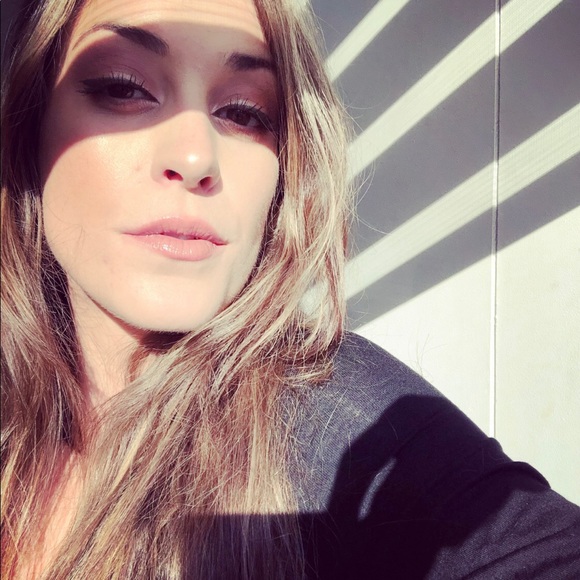 β’ Meet your Posher, Taylor β’ - Picture 2 of 3